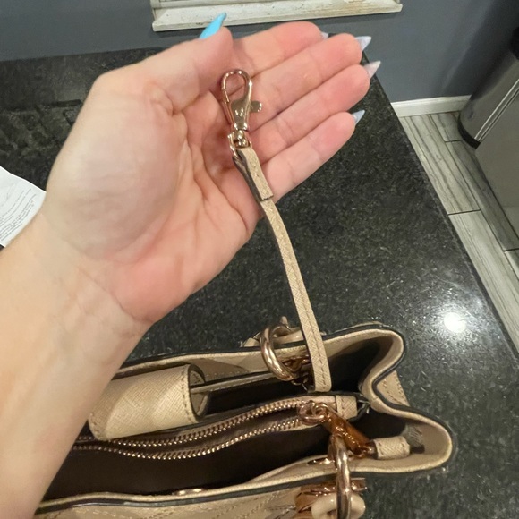 MK Cynthia satchel. Small. - Picture 6 of 11